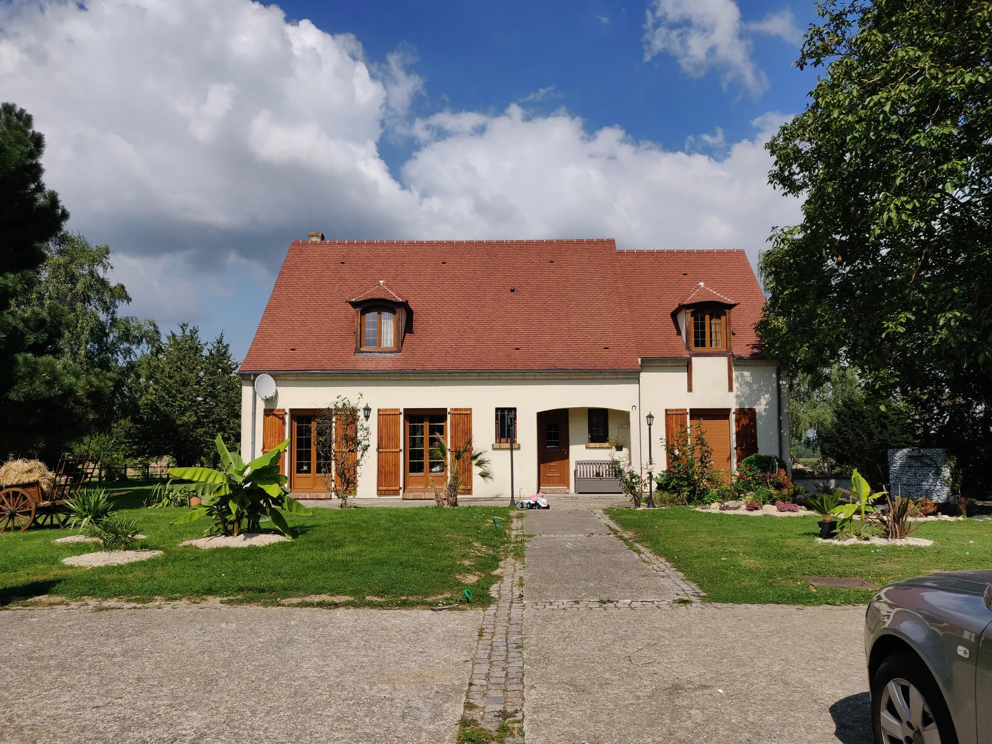 La maison d'habitation existante et son jardin, avant construction du gîte