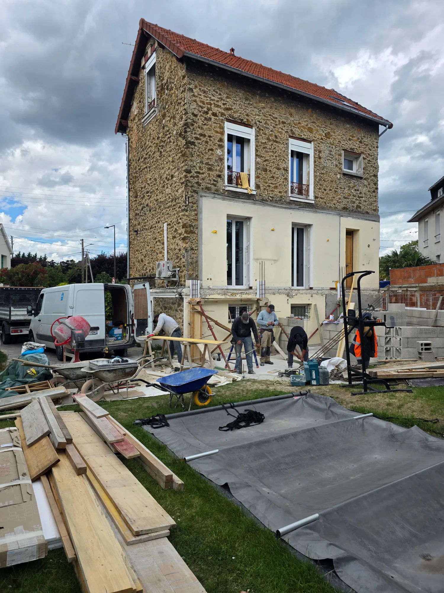 Reprise de la couverture, chantier vu depuis la rue